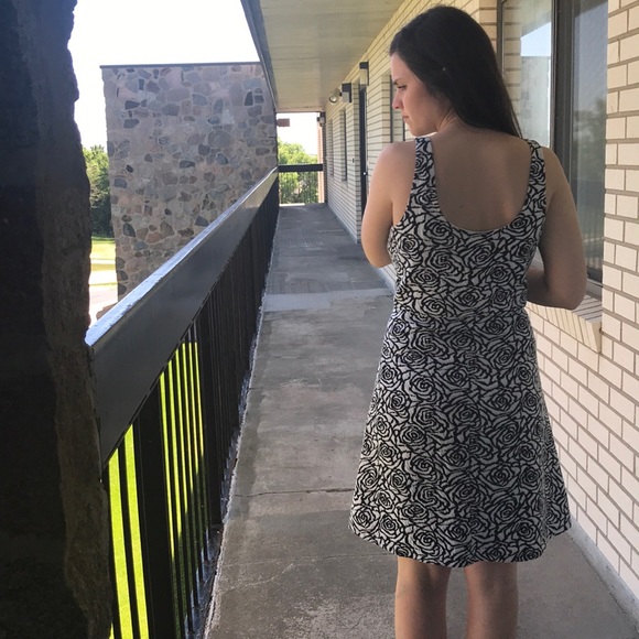 Black and white floral dress - Picture 3 of 3